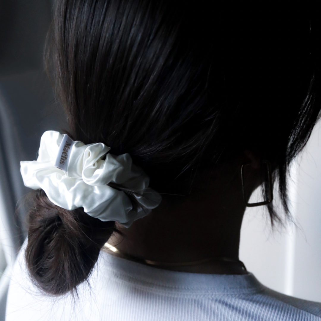 Witte scrunchies model